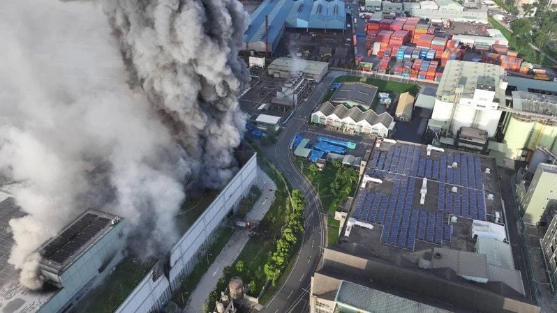 台泥子公司三元电池工厂爆炸,传 16 人受伤火势延烧中